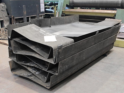 Vibrationsrinnen aus HB400 (Verschleißbleche) Vibrationsrinnen aus HB400 (Verschleißbleche)